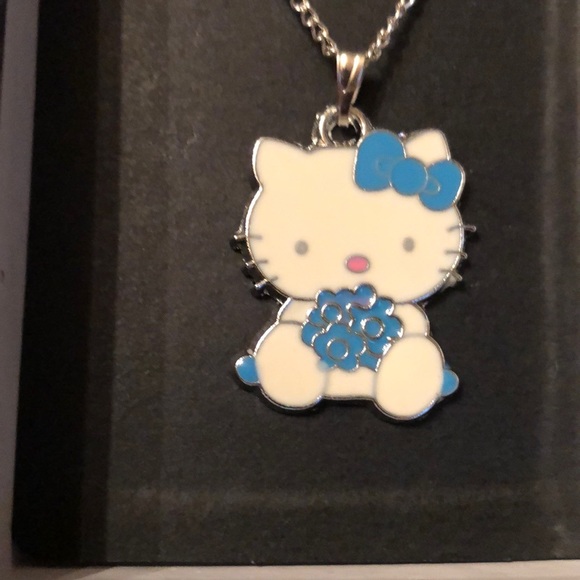 Hello kitty necklace set New in box - Picture 2 of 2